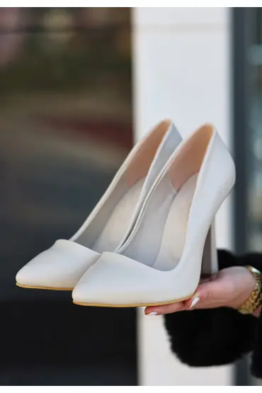  741 - Bej Cilt Stiletto Ayakkabı
