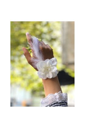 Bride to be Nedime Gelin Bilekliği Tüy ve İnci Boncuk Detaylı Beyaz Renkli Bekarlığa Veda Partisi Bilekliği 10 Adet