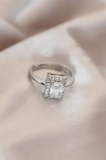 Ayarlamalı Silver Renk Metal Zirkon ve Kristal Taşlı Dikdörtgen Model Yüzük - TJ-BYK2067