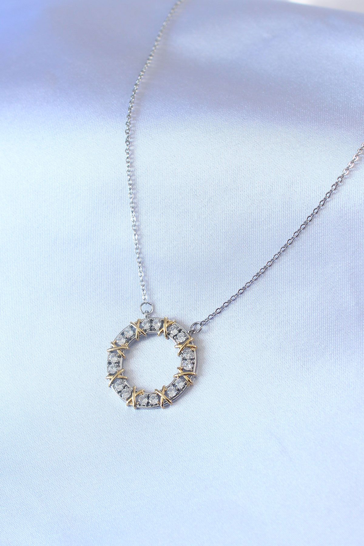 316L Çelik Gümüş Renk Zirkon Taşlı Gold Detay Xoxo Kadın Kolye - TJ-BKO7459