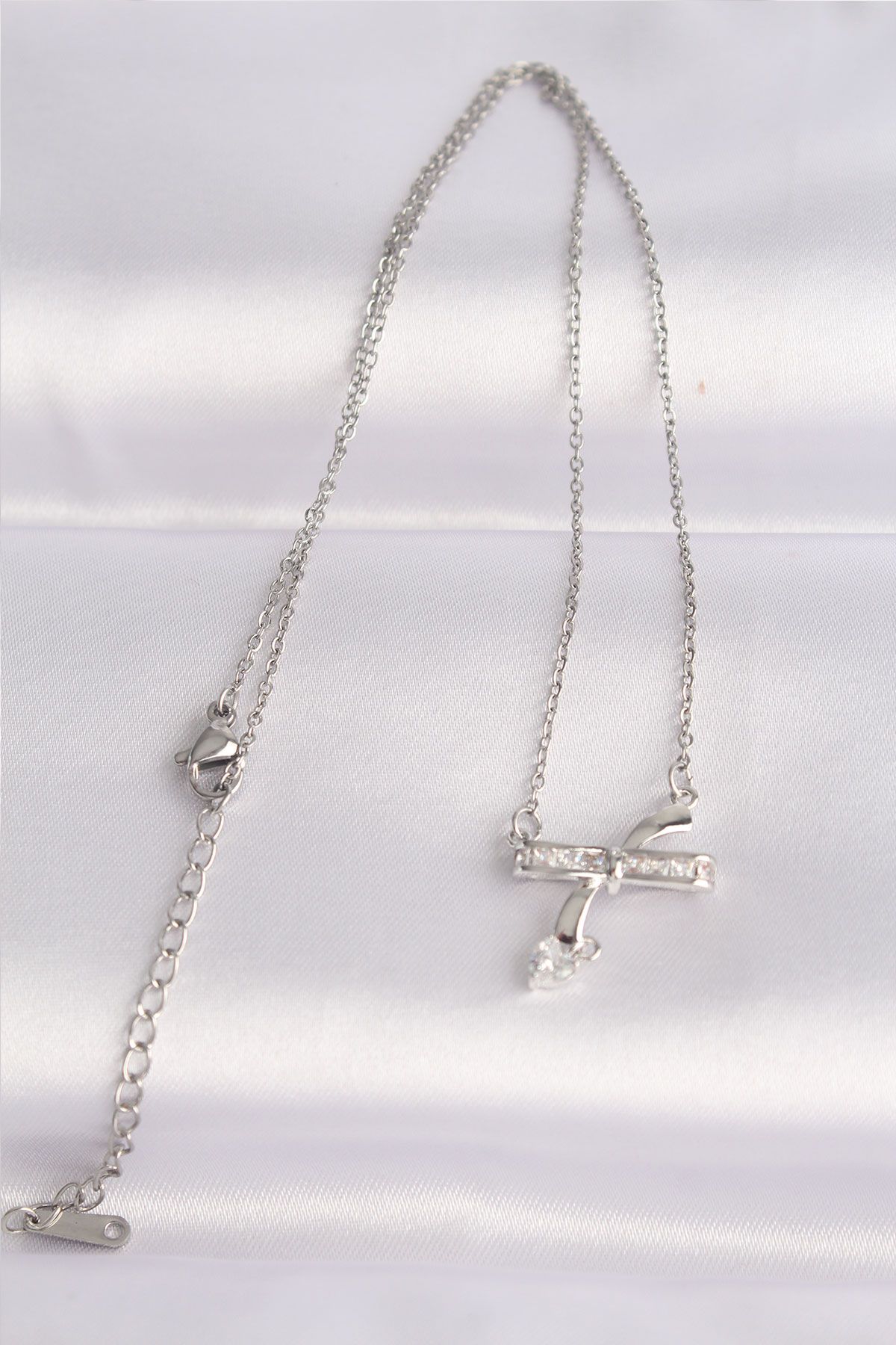 316L Çelik Zincir Gümüş Renk Zirkon Taşlı Kalp Detay Fiyonk Kolye - TJ-BKO8621