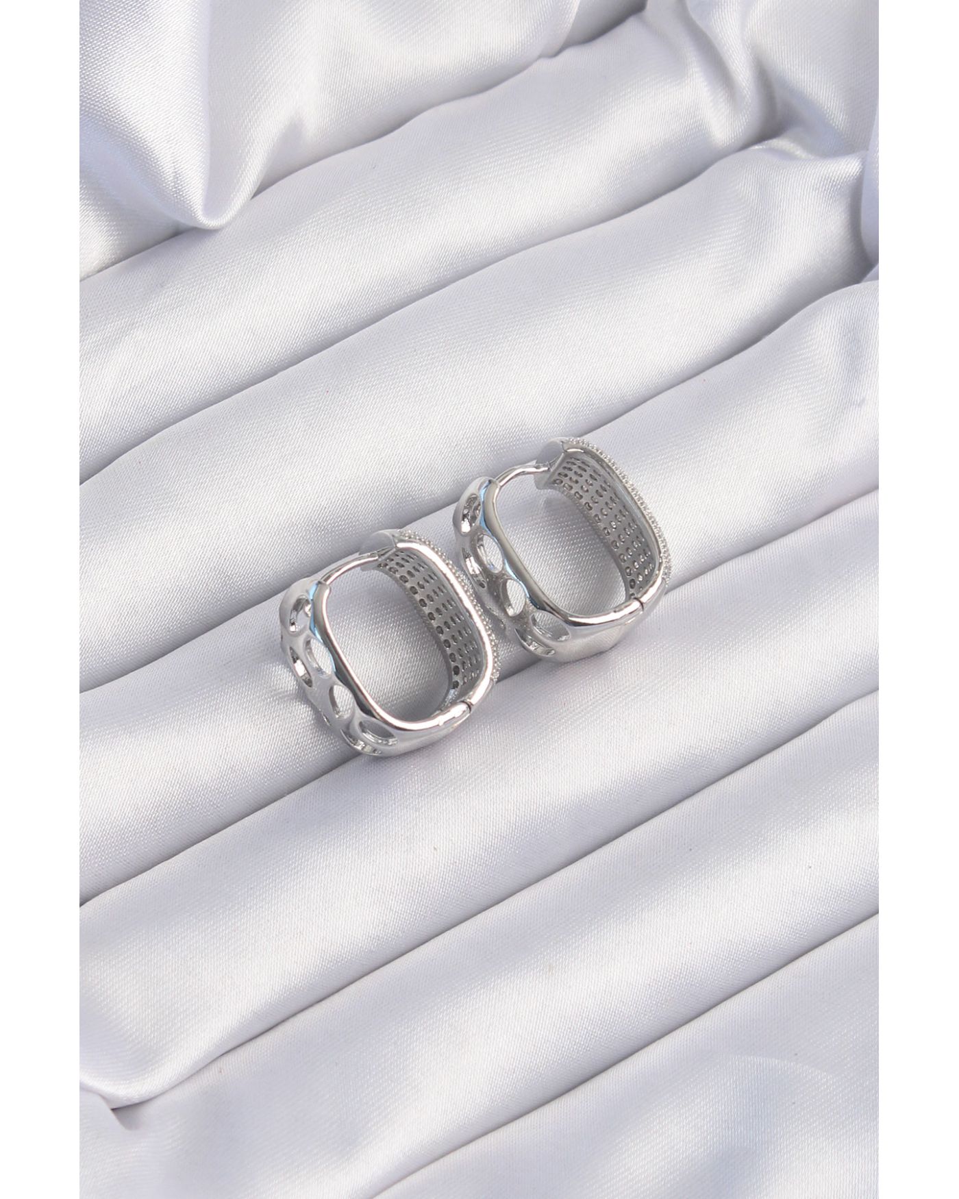 Pirinç Gümüş Renk Zirkon Taşlı Minimal Halka Küpe - TJ-BKP9201