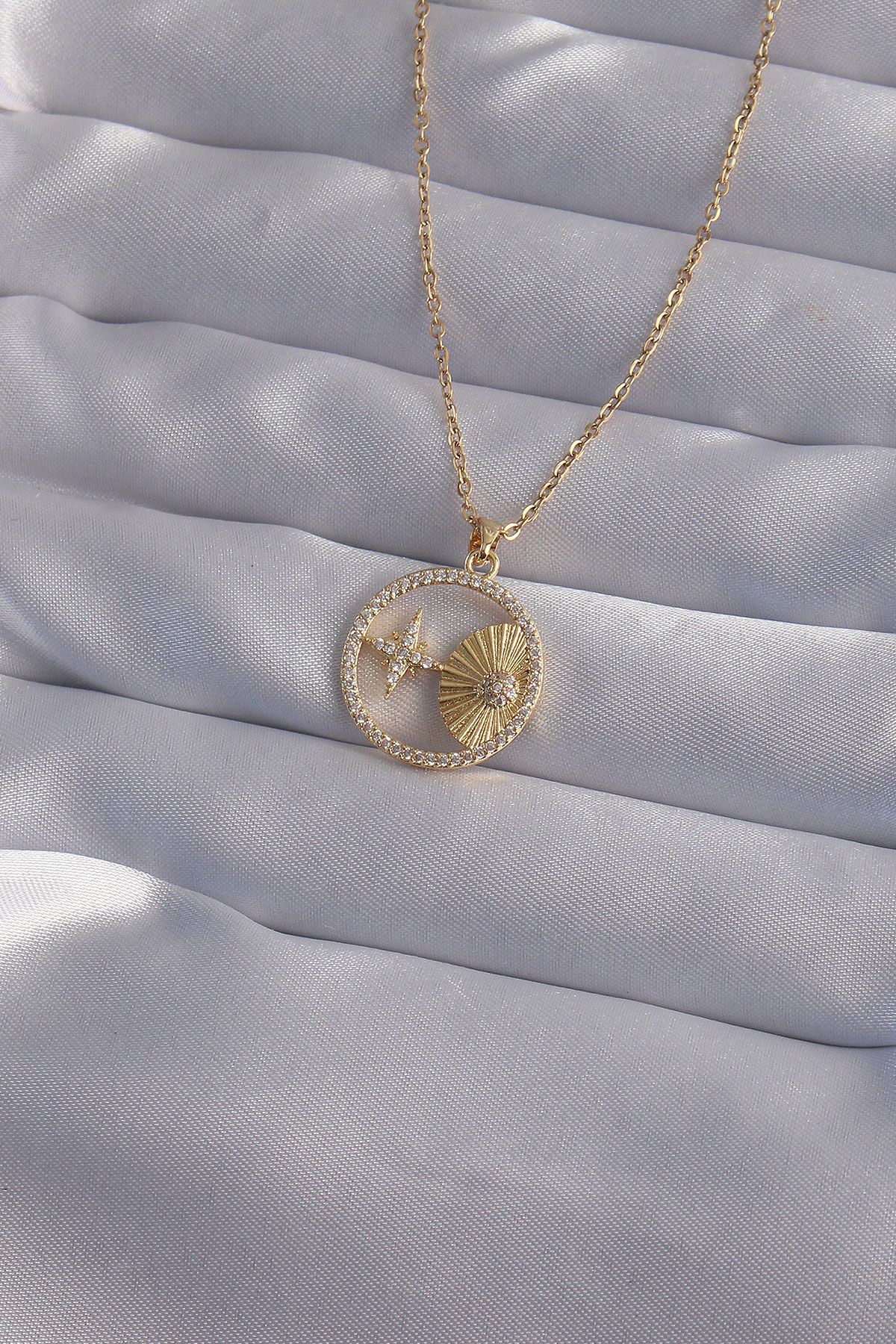 316L Çelik Zincir Gold Renk Zirkon Taşlı Yıldız Figürlü Oval Kolye - TJ-BKO9023