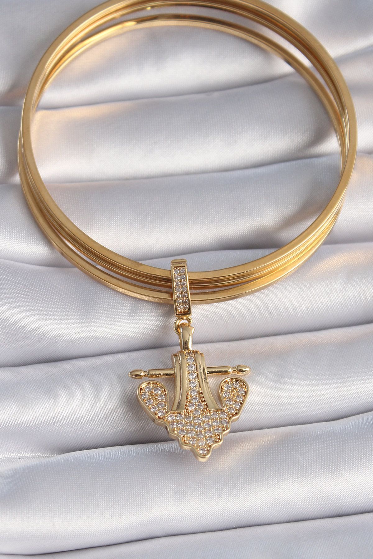 Pirinç Gold Renk Zirkon Taşlı Çapa Model Ajda Charm - TJ-BC1000