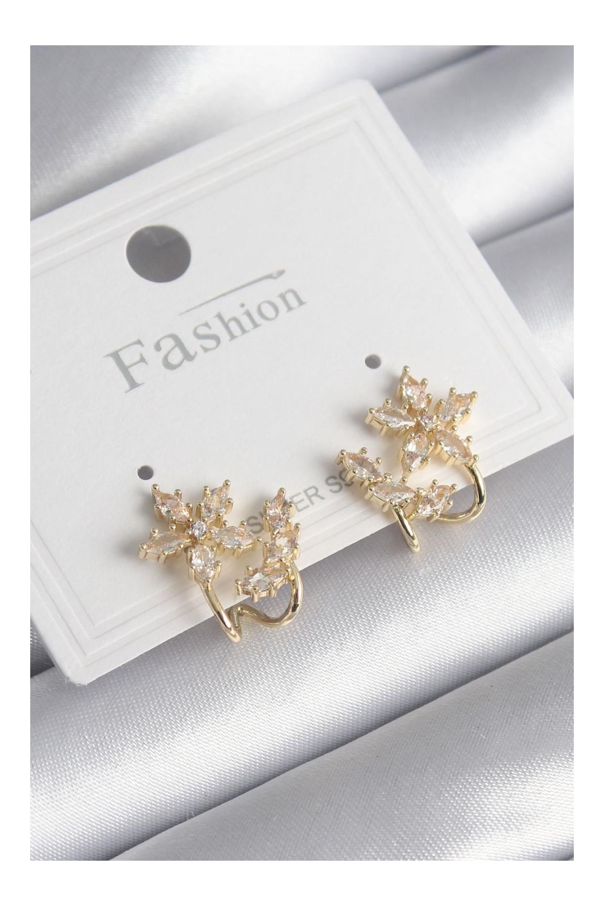 Pirinç Gold Renk Zirkon Taşlı Çiçek Model Kadın Küpe - TJ-BKP9739
