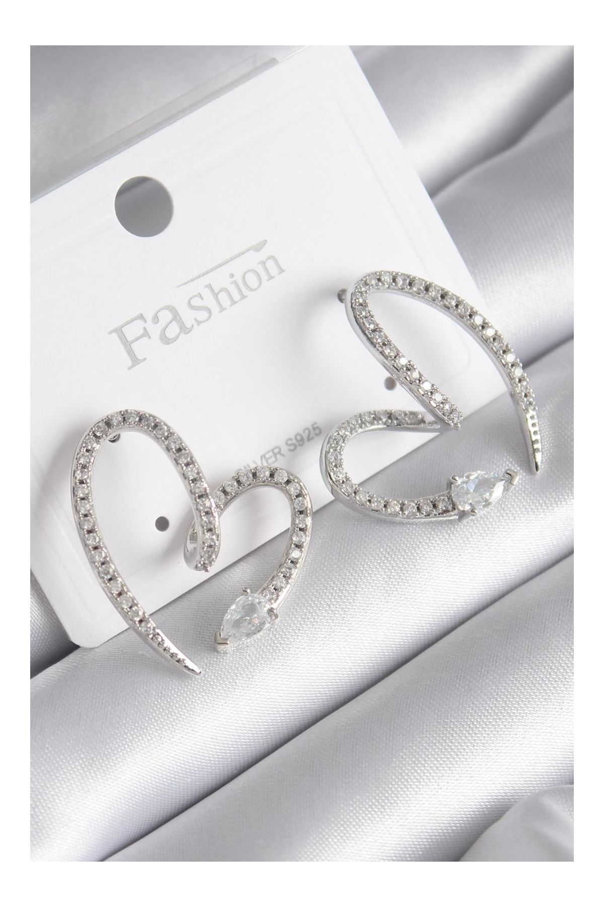 Pirinç Gümüş Renk Zirkon Taşlı Yılan Kalp Model Kadın Küpe - TJ-BKP9742