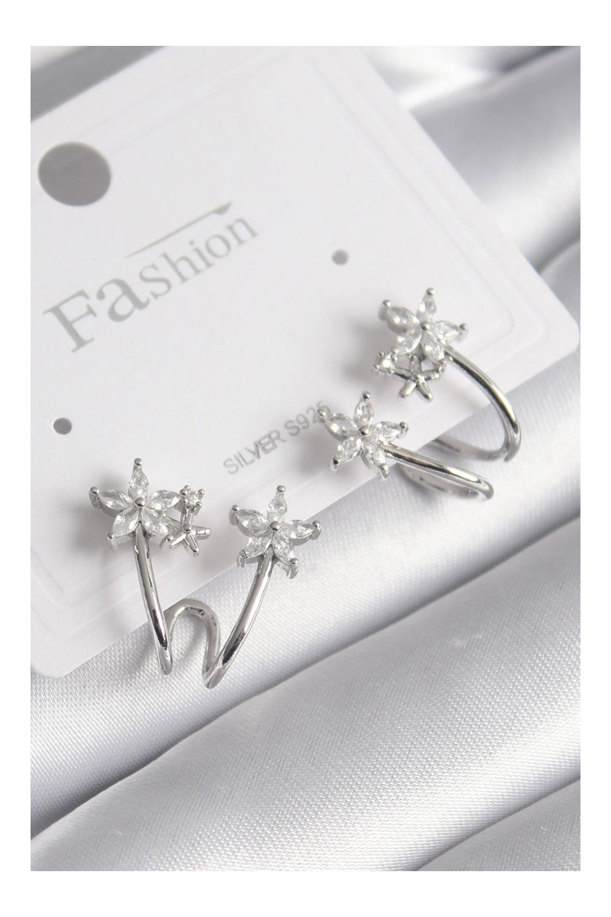 Pirinç Gümüş Renk Zirkon Taşlı Çiçek Model Kadın Küpe - TJ-BKP9746