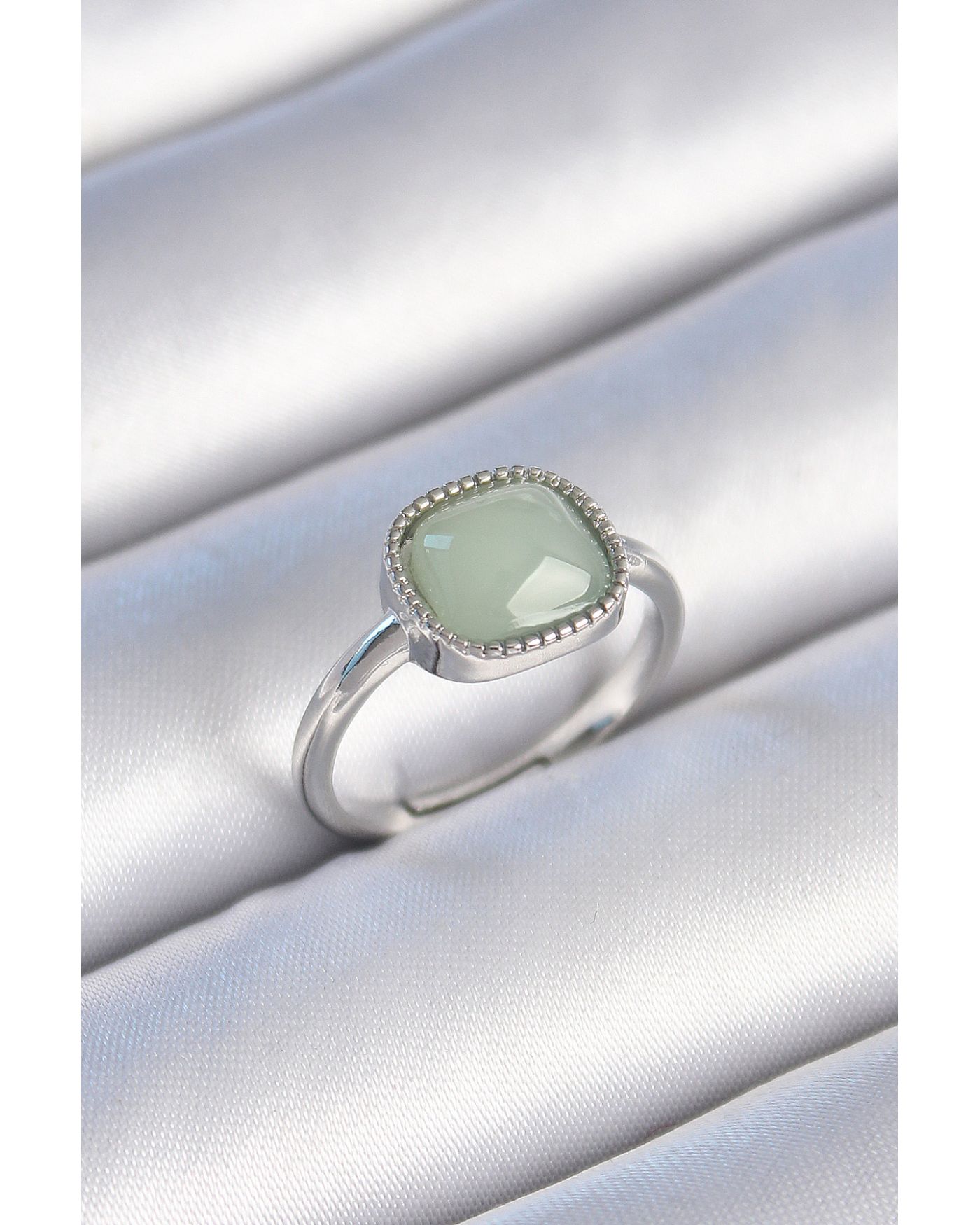 Pirinç Gümüş Renk Yeşil Kare Mineli Kadın Yüzük - TJ-BYK3473