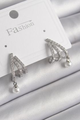 Pirinç Gümüş Renk Zirkon Taşlı Pençe Model İnci Detay Kadın Küpe - TJ-BKP9958