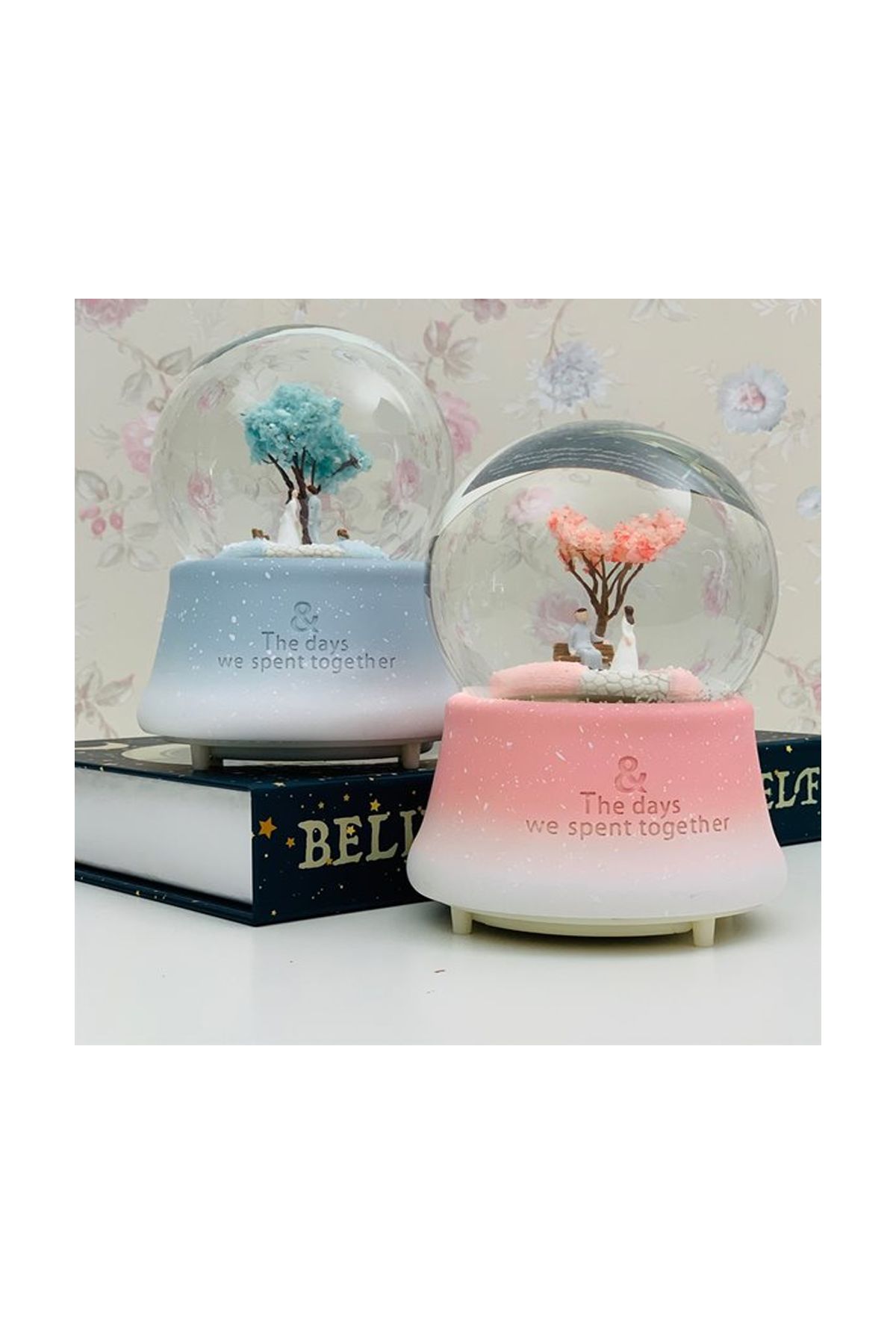 Orta Boy Romantik Çiftler Temalı Kar Küresi