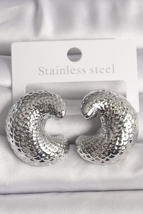 Pirinç Gümüş Renk Yılan Sırtı İşlemeli Yarım Halka Model Kadın Küpe - TJ-BKP10158