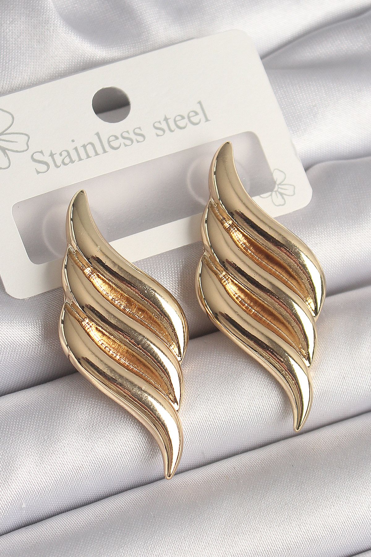 Pirinç Gold Renk 3 Sıra Dalga Model Kadın Küpe - TJ-BKP10237