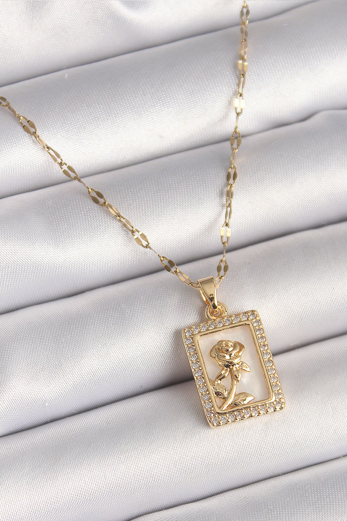 316L Çelik Gold Renk Zincir Zirkon Taşlı Beyaz Sedefli Portre Model Kadın Kolye - TJ-BKO9891