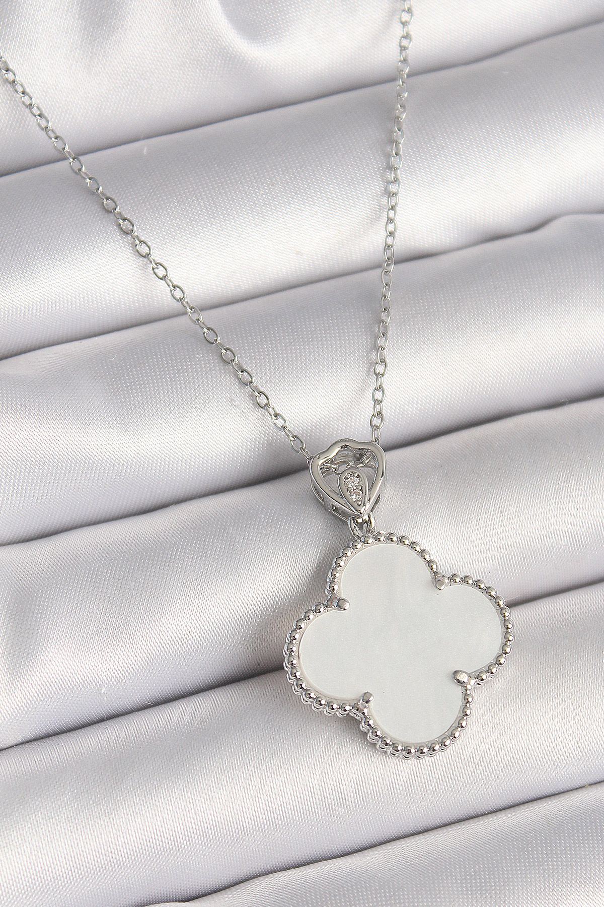 316L Çelik Gümüş Renk Zincir Zirkon Taş Detaylı Beyaz Yonca Model Kadın Kolye - TJ-BKO9894