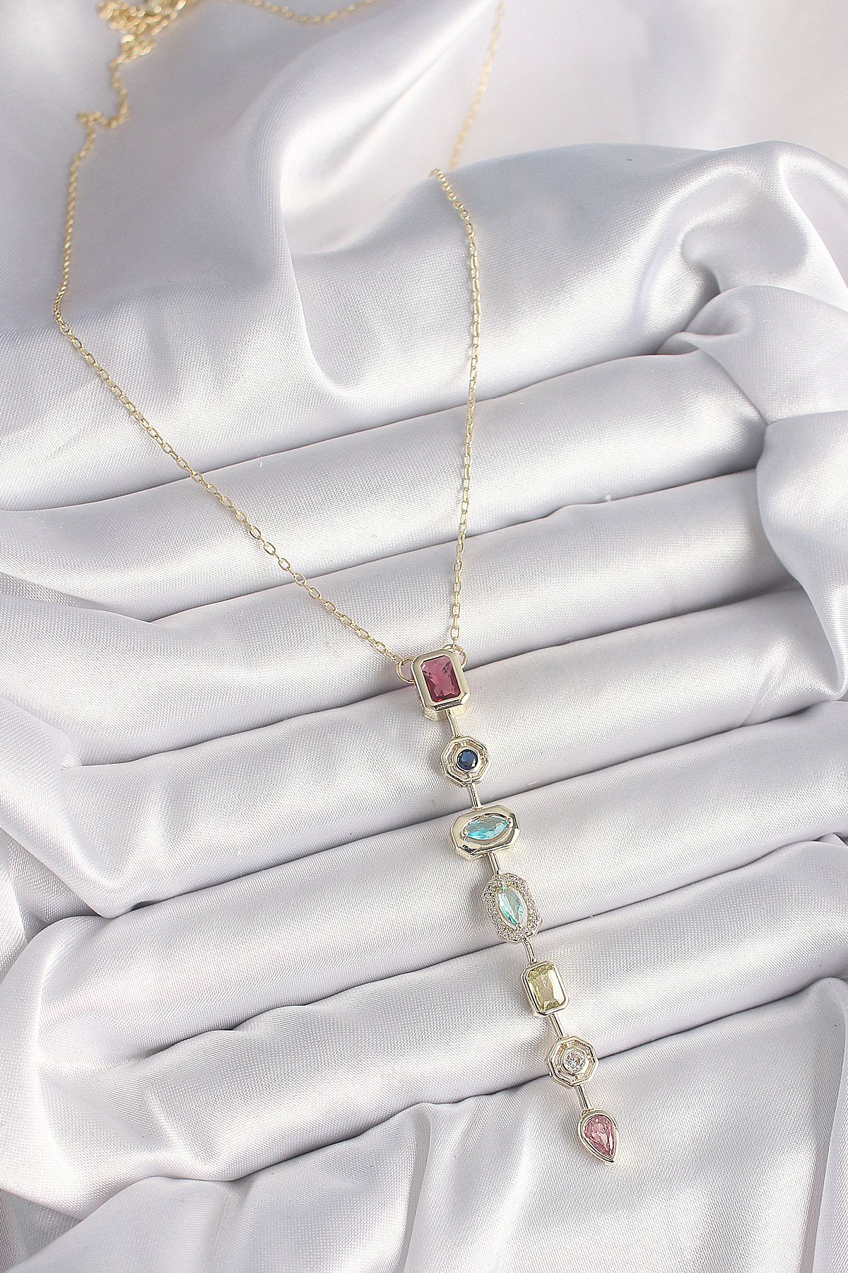 Pirinç Gold Renk Zirkon Taşlı Baget Dekolta Model Kadın Kolye - TJ-BKO9899