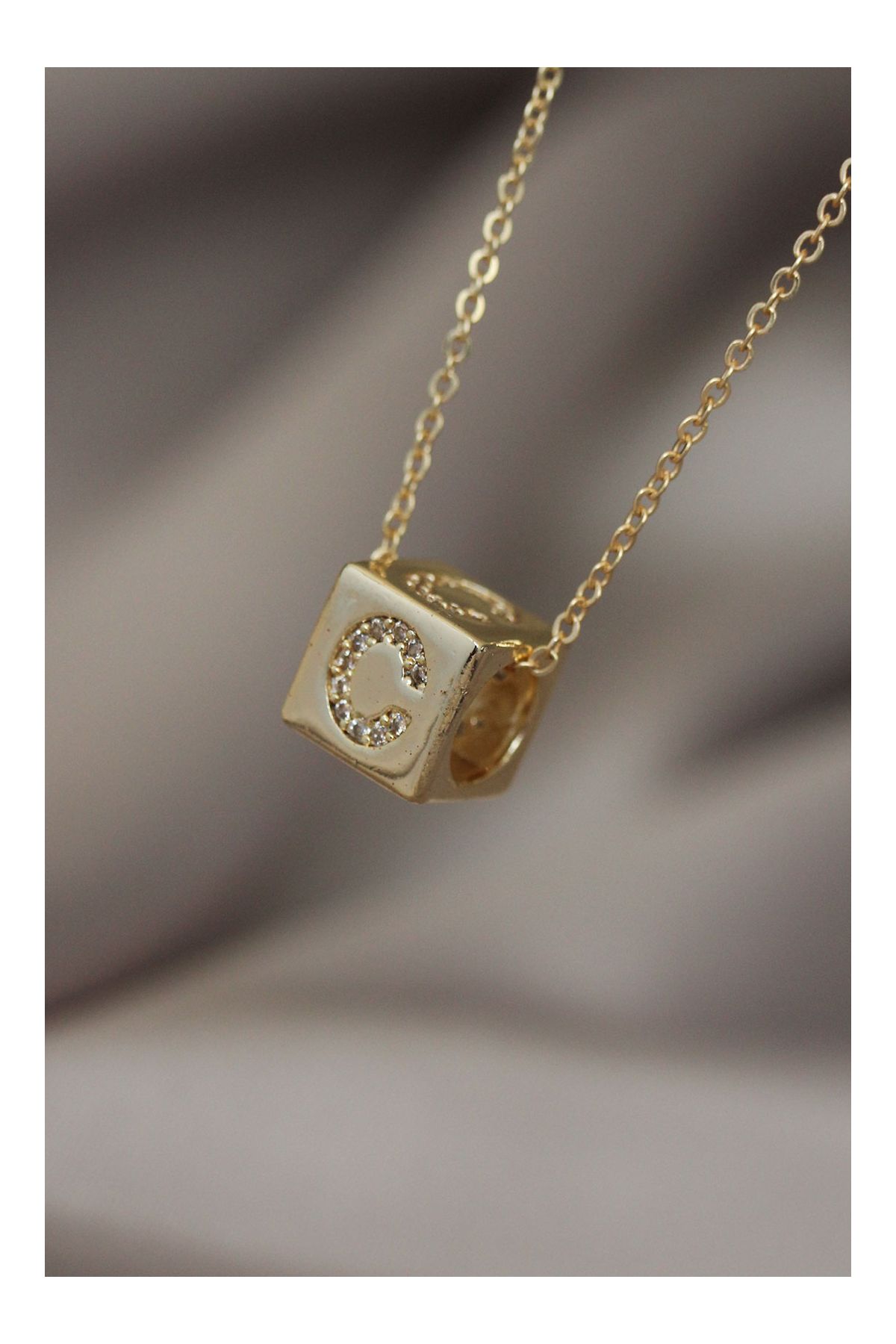 Gold Renk Zirkon Taşlı Küp Model C Harfli Kolye - TJ-BKO5199