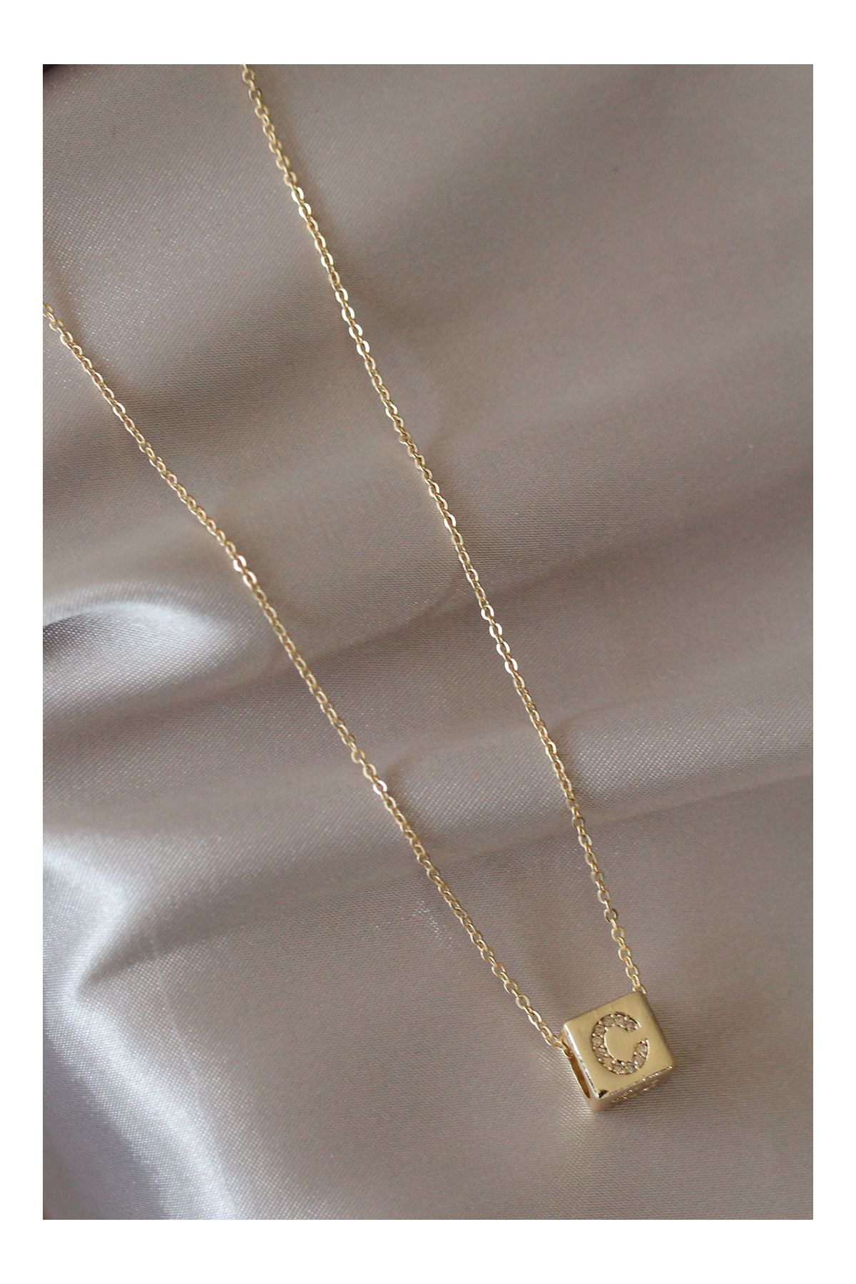 Gold Renk Zirkon Taşlı Küp Model C Harfli Kolye - TJ-BKO5199