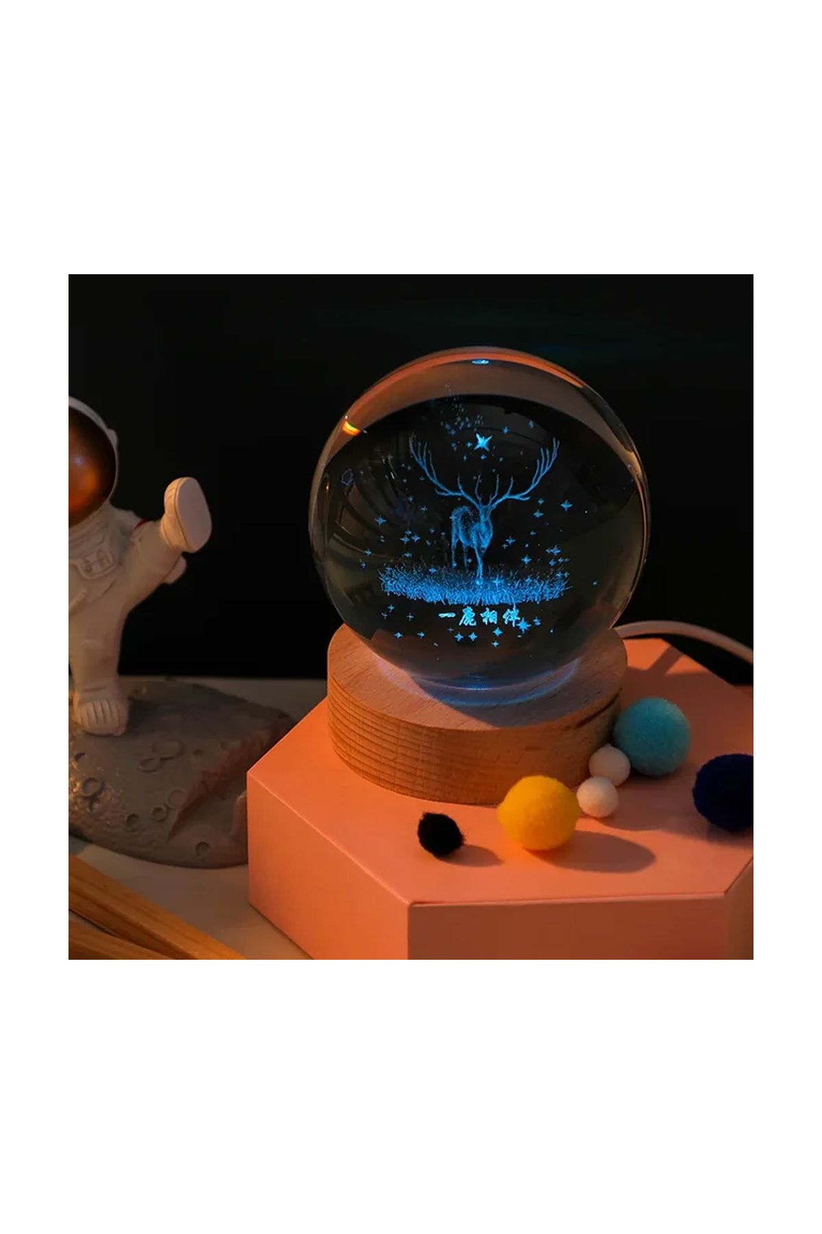 Ahşap Altlıklı Geyik Cam Küre RGB