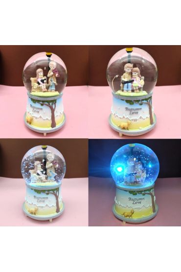 Büyük Boy Bankta Oturan Sevgili Kar Küresi