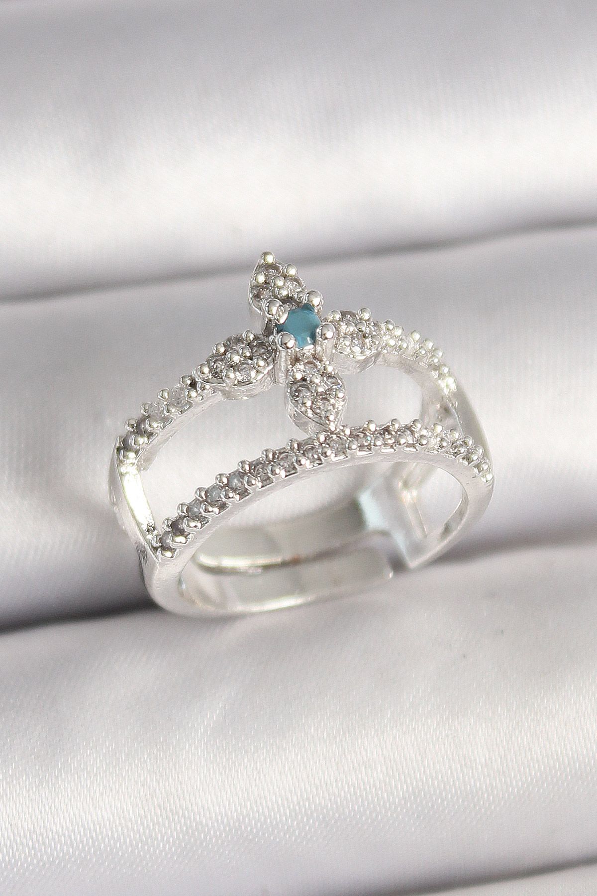 Pirinç Gümüş Renk Zirkon Taşlı Ayarlanabilir Model Kadın Yüzük - TJ-BYK3680