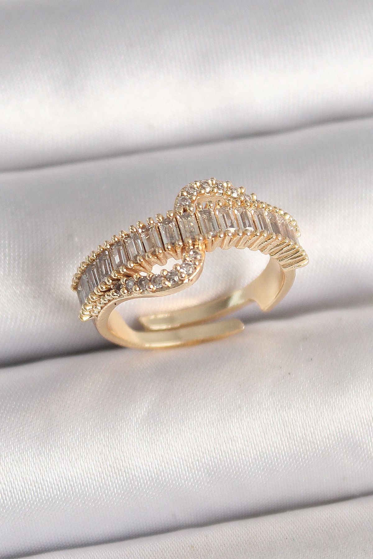 Pirinç Gold Renk Su Yolu Zirkon Taşlı Ayarlanabilir Model Kadın Yüzük - TJ-BYK3691