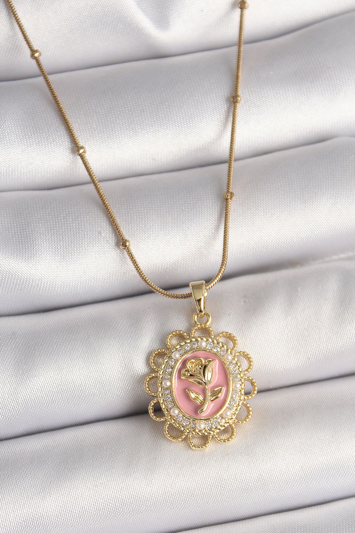316L Çelik Gold Renk Topçuk Zincir Zirkon Taş Detaylı Pembe Gül İşlemeli Portre Model Kadın Kolye - TJ-BKO9908