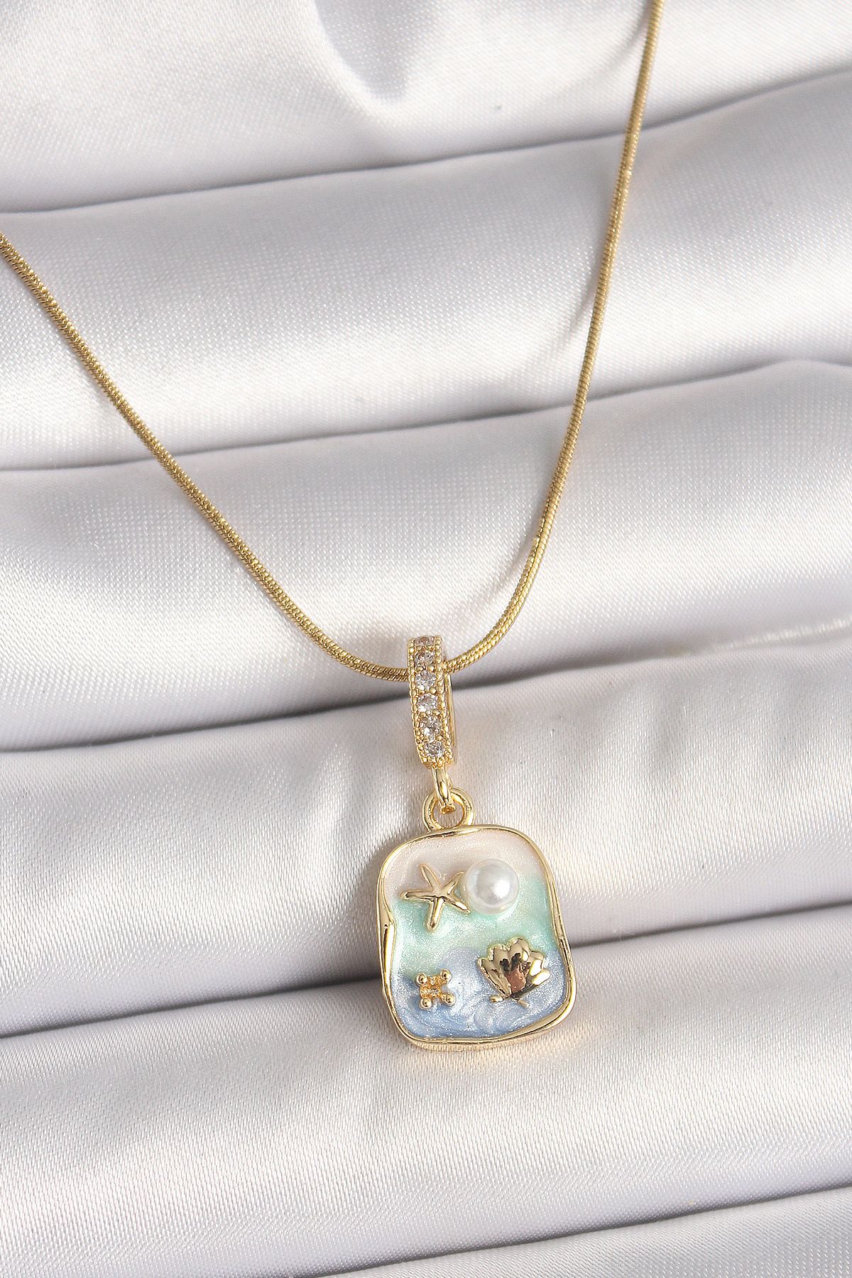 316L Çelik Gold Renk Zirkon Taşlı Mavi Deniz Kabuğu Yıldızı İşlemeli Portre Model Kadın Kolye - TJ-BKO9916