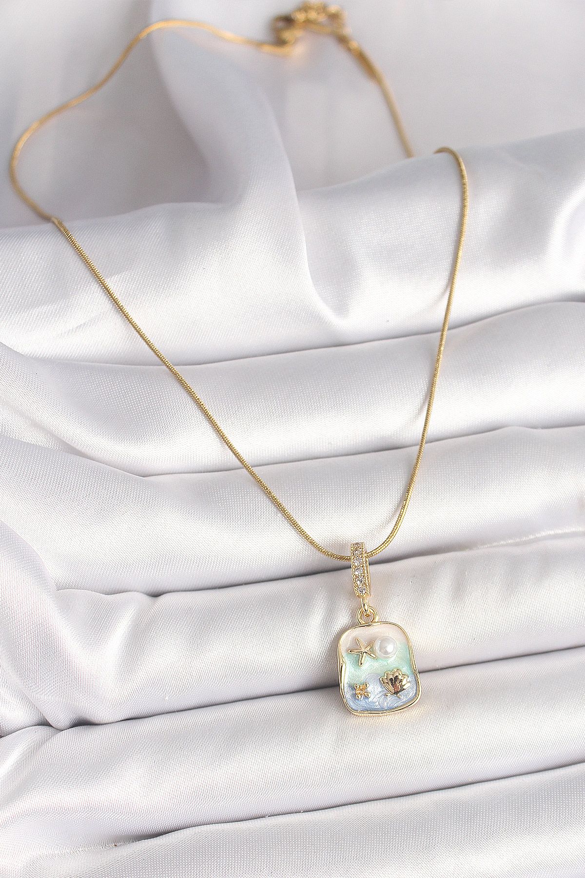 316L Çelik Gold Renk Zirkon Taşlı Mavi Deniz Kabuğu Yıldızı İşlemeli Portre Model Kadın Kolye - TJ-BKO9916