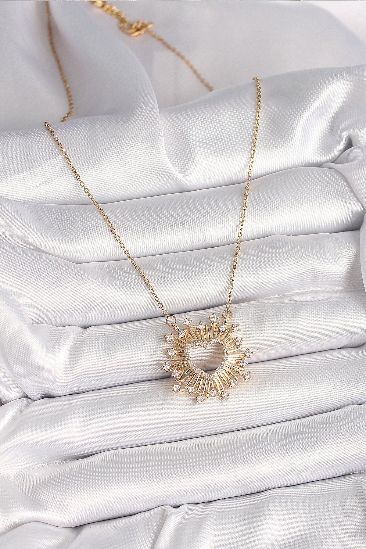 316L Çelik Gold Renk Zirkon Taşlı Kalp Model Kadın Kolye - TJ-BKO9920