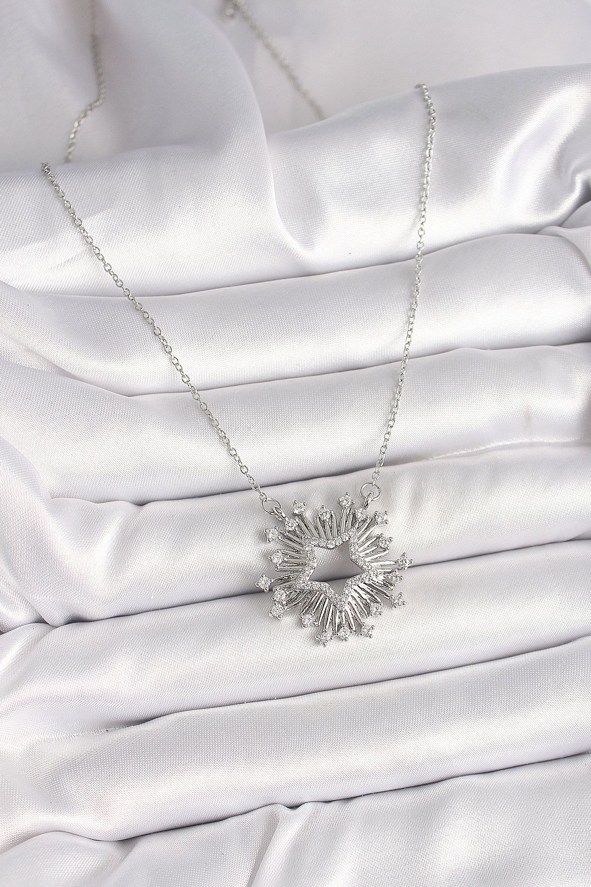 316L Çelik Gümüş Renk Zirkon Taşlı Yıldız Model Kadın Kolye - TJ-BKO9921