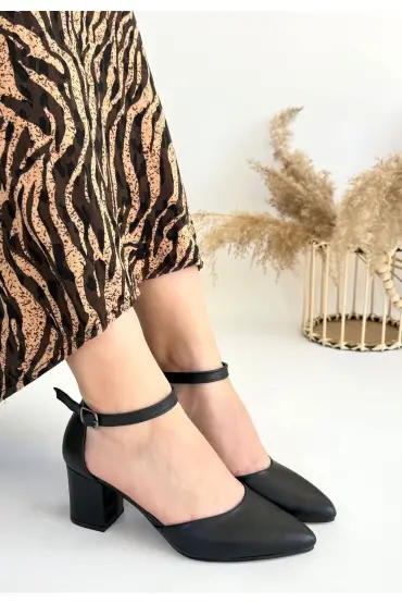 Siyah Cilt Topuklu Ayakkabı