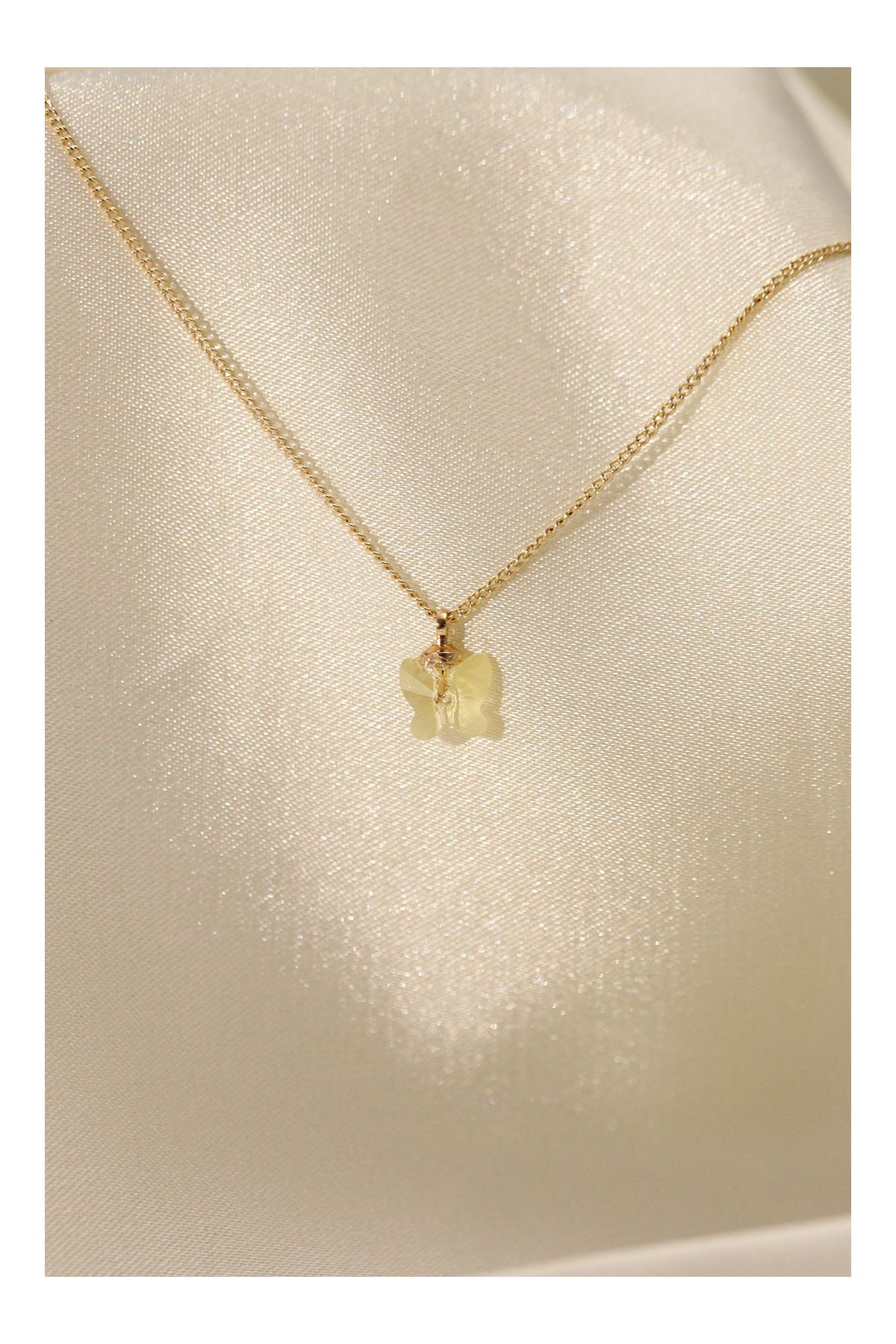 Zirkon Taşlı Sarı Renk Minimal Kelebek Kolye - TJ-BKO5956