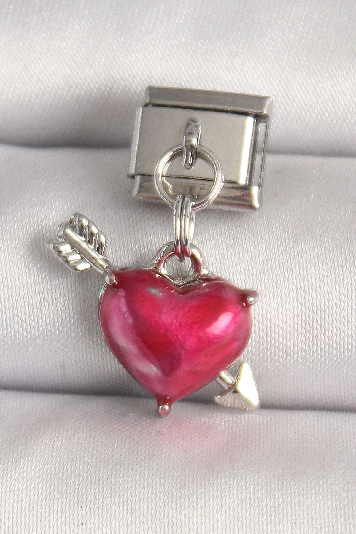 316L Çelik Gümüş Renk Kırmızı Kalp ve Ok Model Nomination Charm - TJ-BC1306