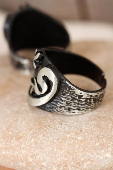 Lale Figürlü Füme Gri Renk Ayarlamalı Erkek Yüzük - TJ-EY168