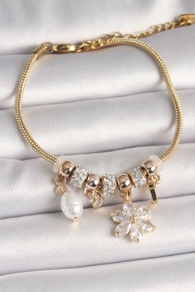 Pirinç Gold Renk Sallantı Zirkon Taşlı Çiçek Model İnci Detay Charm Kadın Bileklik - TJ-BB6934