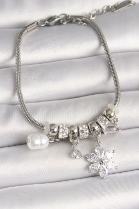 Pirinç Gümüş Renk Sallanı Zirkon Taşlı Çiçek Model İnci Detaylı Charm Kadın Bileklik - TJ-BB6935