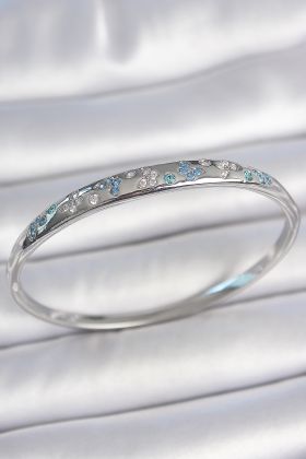 Pirinç Gümüş Renk Mavi Zirkon Taşlı Kelebek İşlemeli Kadın Kelepçe - TJ-BB6942