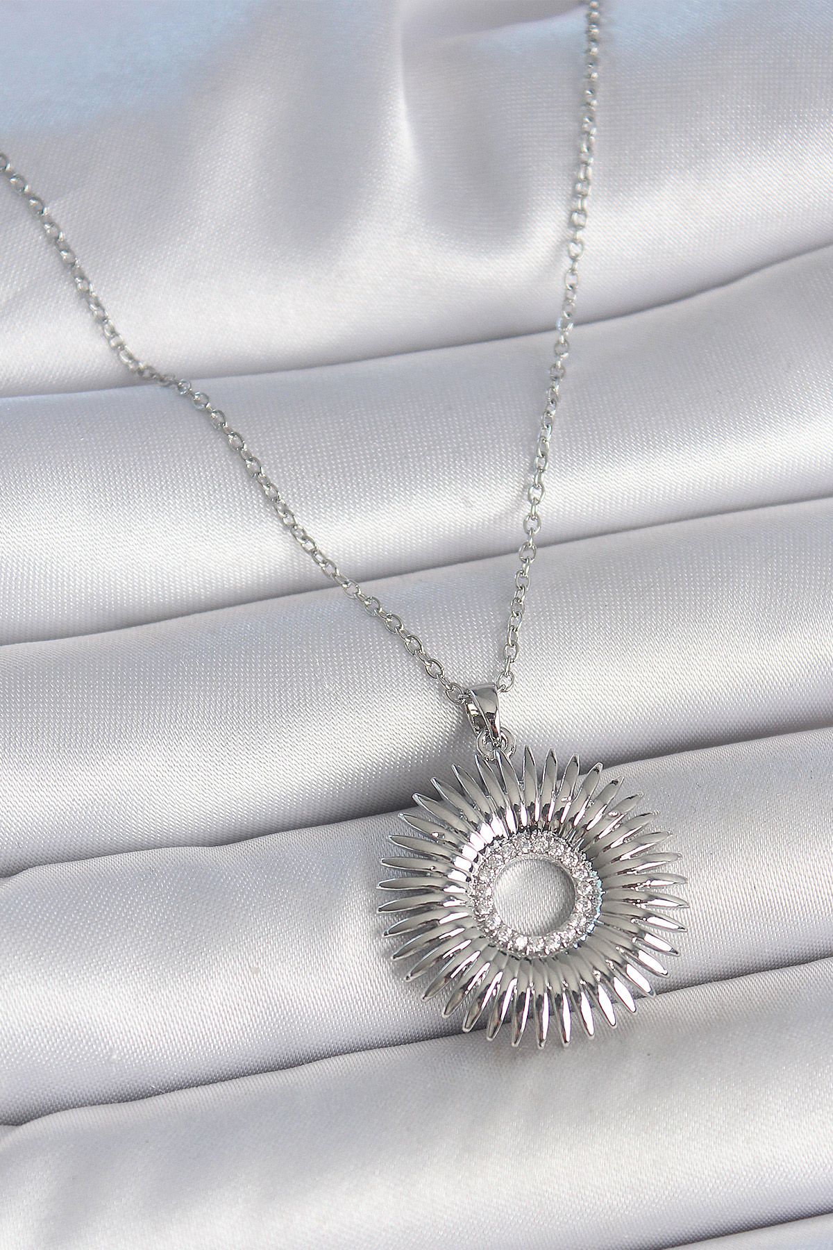 316L Çelik Gümüş Renk Zincir Zirkon Taşlı Nova Yıldız Model Kadın Kolye - TJ-BKO10046