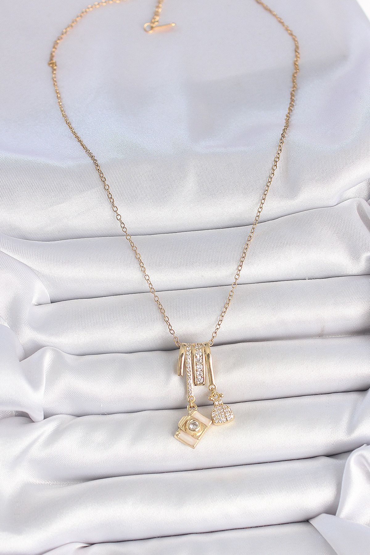 316L Çelik Gold Renk Zirkon Taşlı Sallantı Fotoğraf Makinası Figür Charm Kadın Kolye - TJ-BKO10097