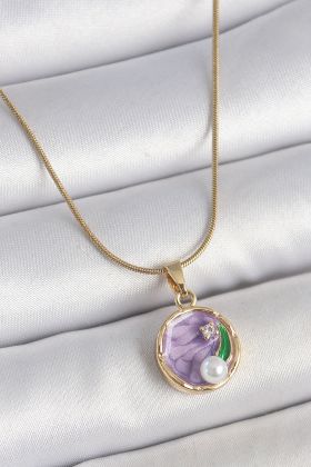 316L Çelik Gold Renk Zincir Mor Çiçek İşlemeli Zirkon Taş İnci Detaylı Minimal Portre Model Kadın Kolye - TJ-BKO10134