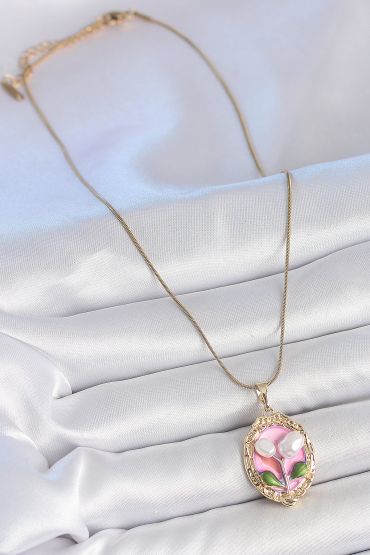 316L Çelik Gold Renk Zincir Pembe Mineli İncili Çiçek İşlemeli Portre Model Kadın Kolye - TJ-BKO10148