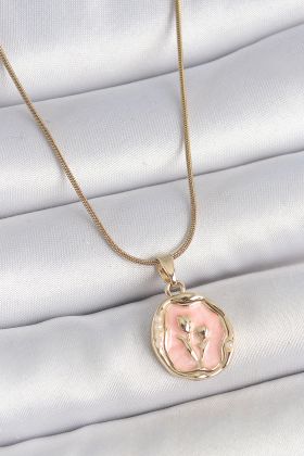 316L Çelik Gold Renk Zincir Pembe Mineli Çiçek İşlemeli Portre Model Kadın Kolye - TJ-BKO10165