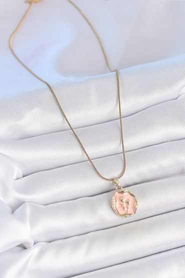 316L Çelik Gold Renk Zincir Pembe Mineli Çiçek İşlemeli Portre Model Kadın Kolye - TJ-BKO10165