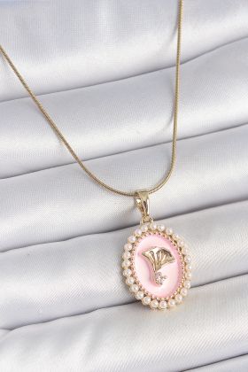 316L Çelik Gold Renk Zincir Pembe Mineli İncli Zirkon Taşlı Çiçek İşlemeli Portre Model Kadın Kolye - TJ-BKO10194