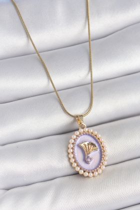 316L Çelik Gold Renk Zincir Mor Mineli İncili Zirkon Taşlı Çiçek İşlemeli Portre Model Kadın Kolye - TJ-BKO10195