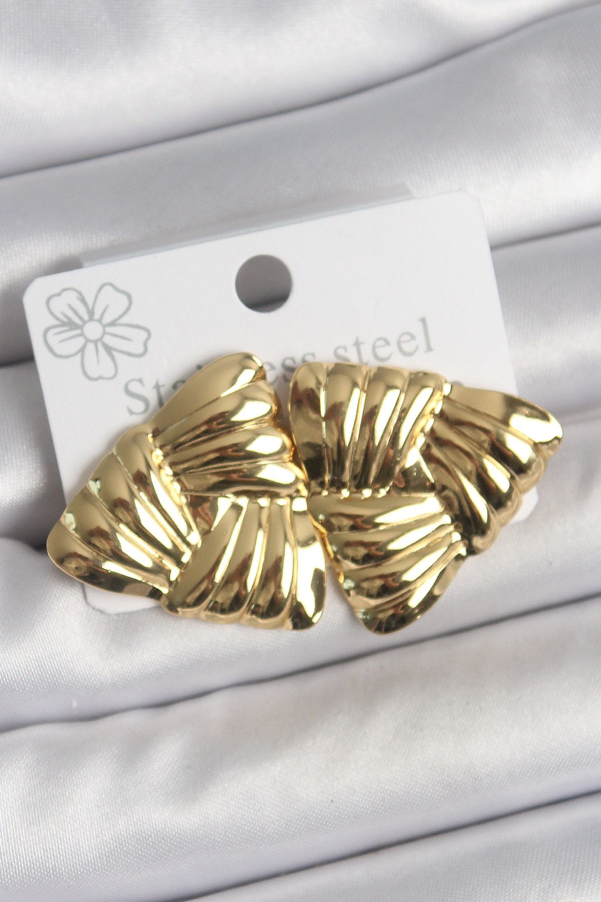 316 Çelik Gold Renk İşlemeli Üçgen Model Kadın Küpe - TJ-BKP10524