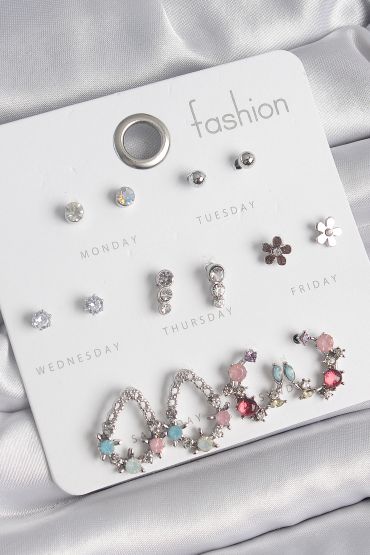 Pirinç Gümüş Renk Zirkon Taşlı Damla Model Çiçek Detay 7 Çift Kadın Küpe Seti - TJ-BKP10549