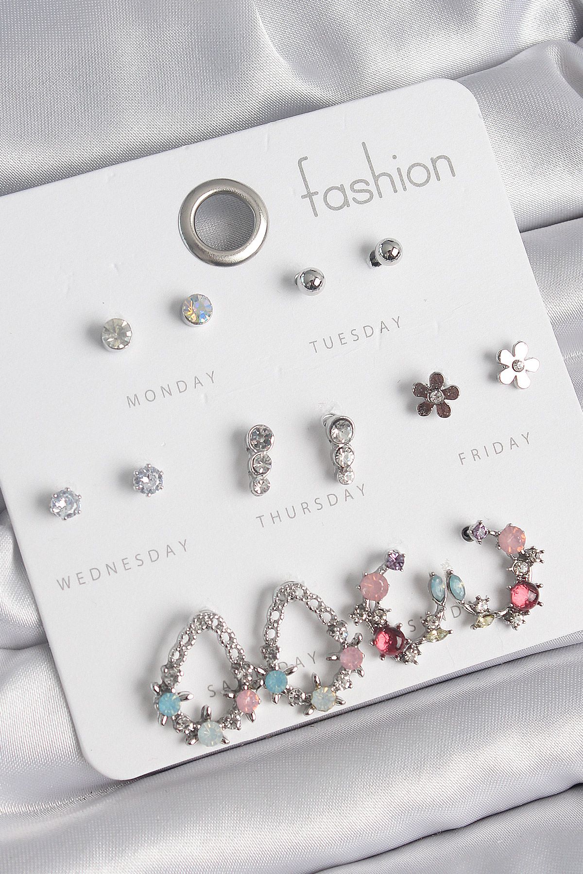 Pirinç Gümüş Renk Zirkon Taşlı Damla Model Çiçek Detay 7 Çift Kadın Küpe Seti - TJ-BKP10549