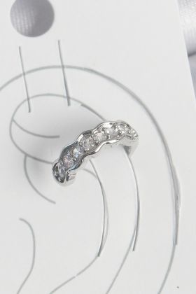 Pirinç Gümüş Renk Zirkon Taşlı Kıkırdak Model Kadın Küpe - TJ-BKP10550