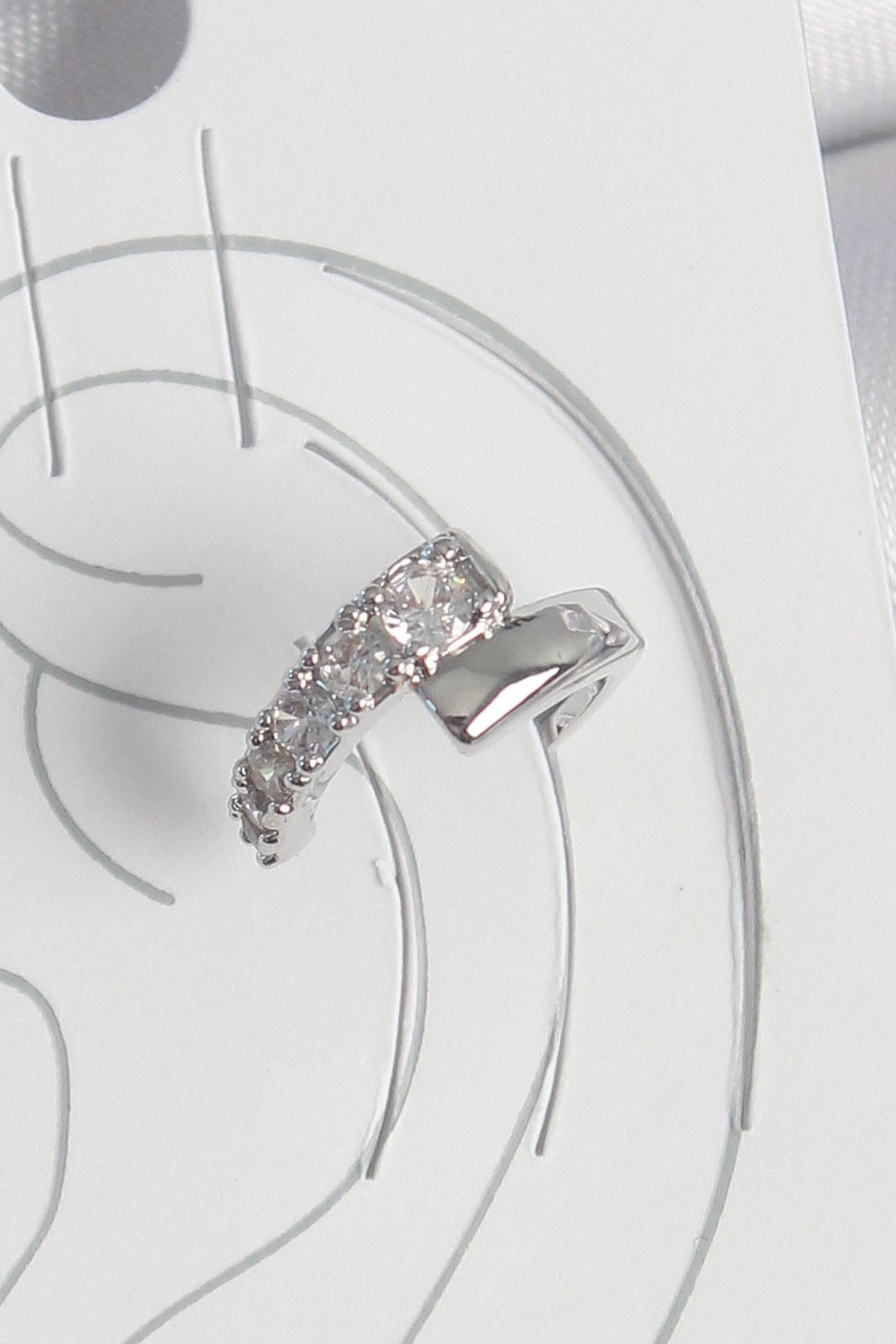 Pirinç Gümüş Renk Zirkon Taşlı Kadın Kıkırdak Küpe - TJ-BKP10556